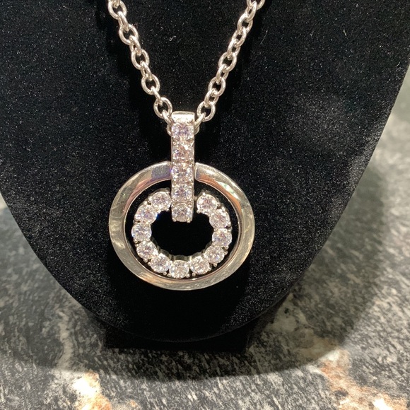 Sparkly double circle necklace - Picture 5 of 6